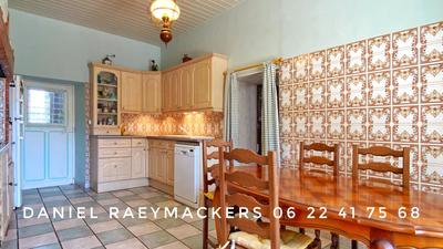 Maison - 300 m² - 11 pièces