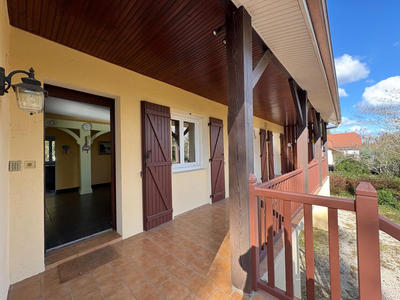 Maison - 230 m² - 8 pièces