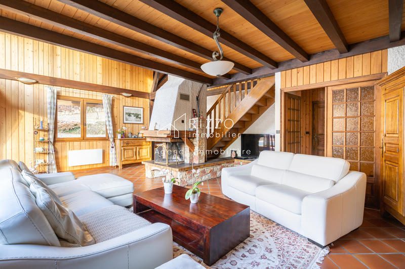 Maison - 222 m² - 5 pièces