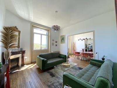 Maison - 206 m² - 9 pièces