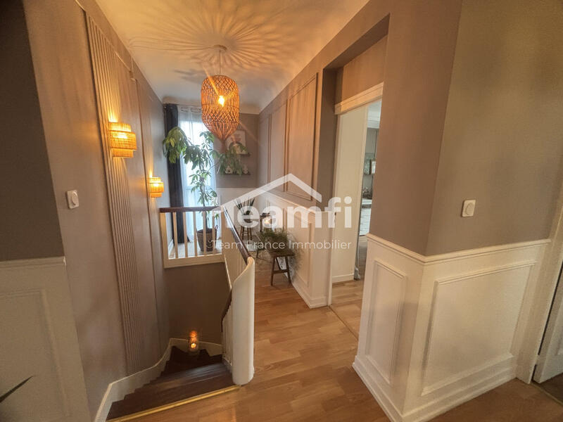 Maison - 255 m² - 7 pièces