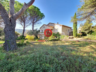 Maison traditionnelle - 153 m² - 7 pièces