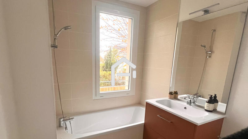 Appartement - 93 m² - 5 pièces