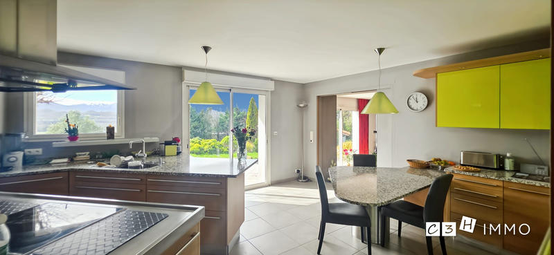 Villa - 234 m² - 6 pièces