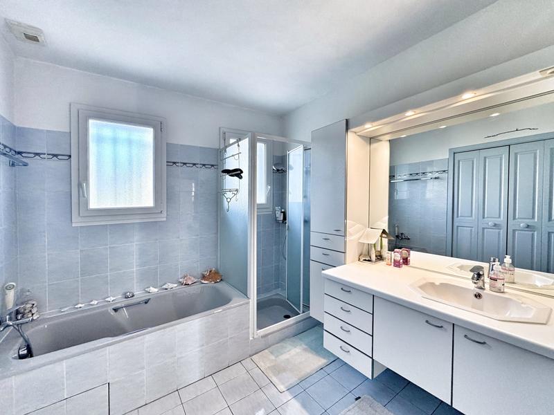 Maison - 200 m² - 5 pièces