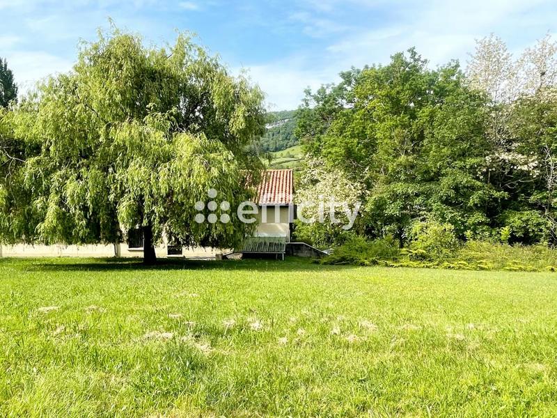 Maison - 225 m² - 7 pièces