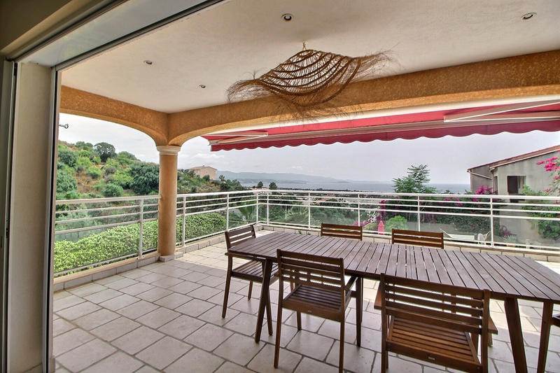 Appartement - 220 m² - 5 pièces