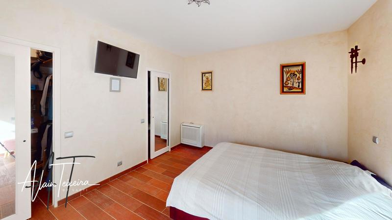 Maison - 308 m² - 8 pièces