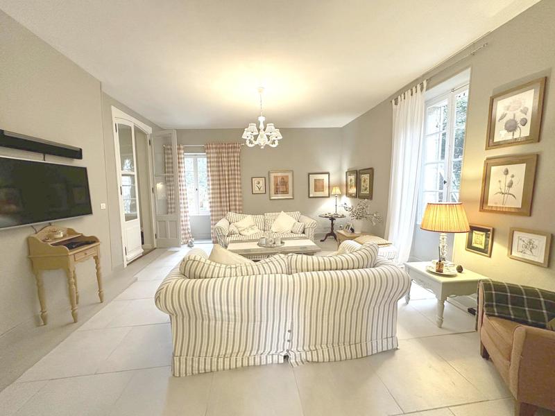 Maison - 298 m² - 8 pièces