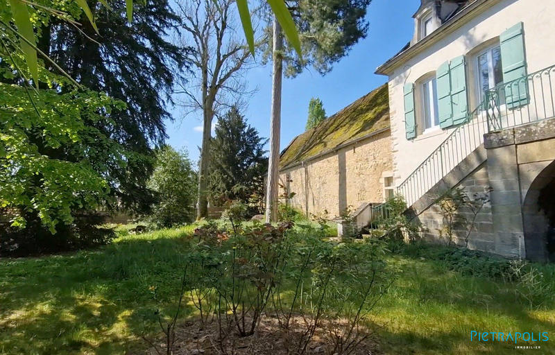 Maison - 263 m² - 9 pièces
