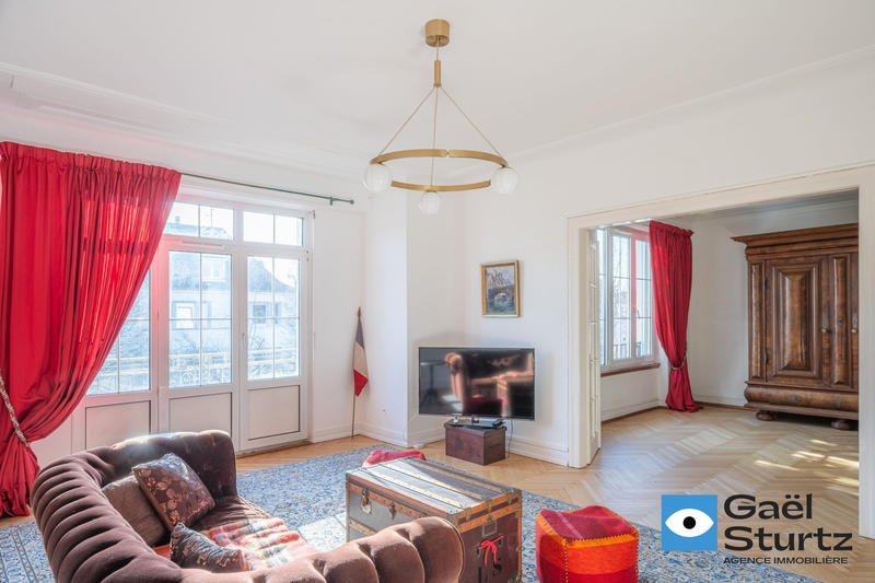 Maison - 300 m² - 11 pièces