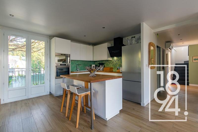 Maison - 300 m² - 6 pièces