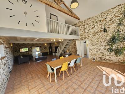 Maison - 196 m² - 7 pièces