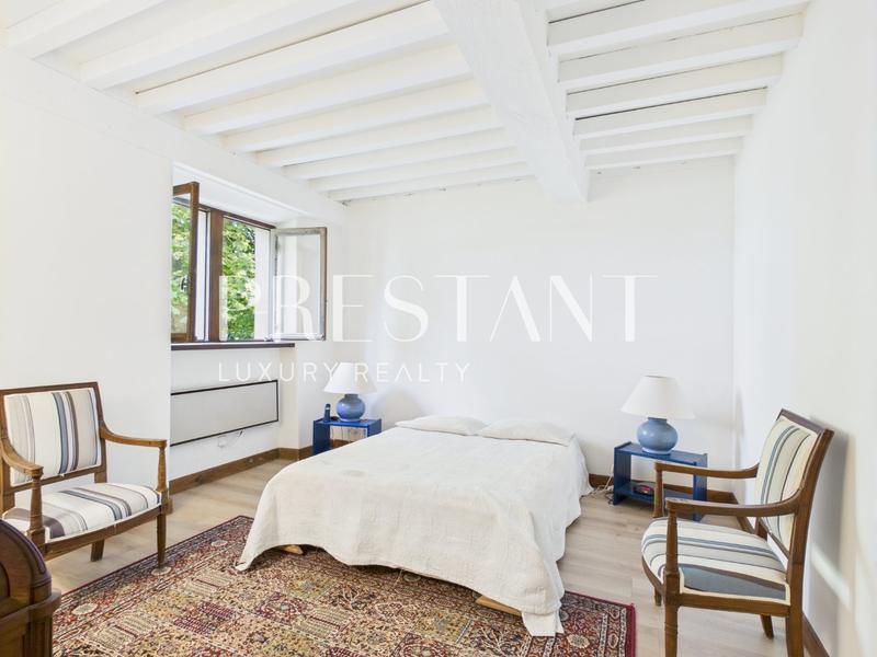 Maison - 301 m² - 9 pièces