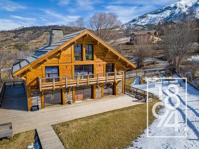 Chaumière - 338 m² - 8 pièces