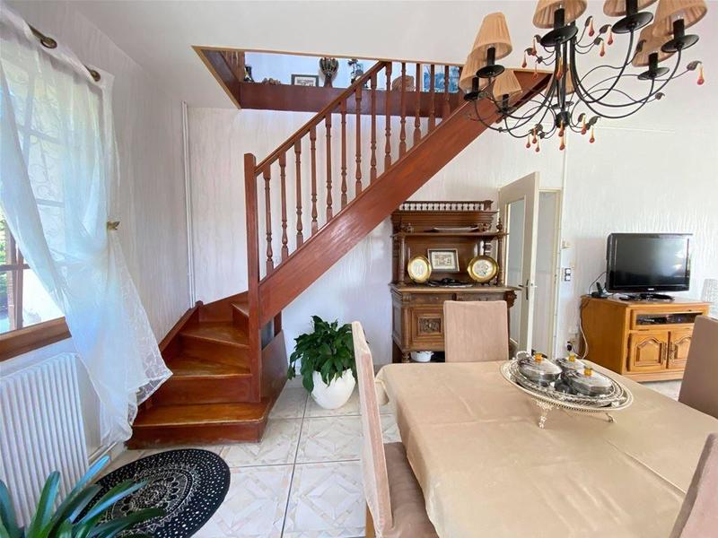 Maison - 238 m² - 10 pièces