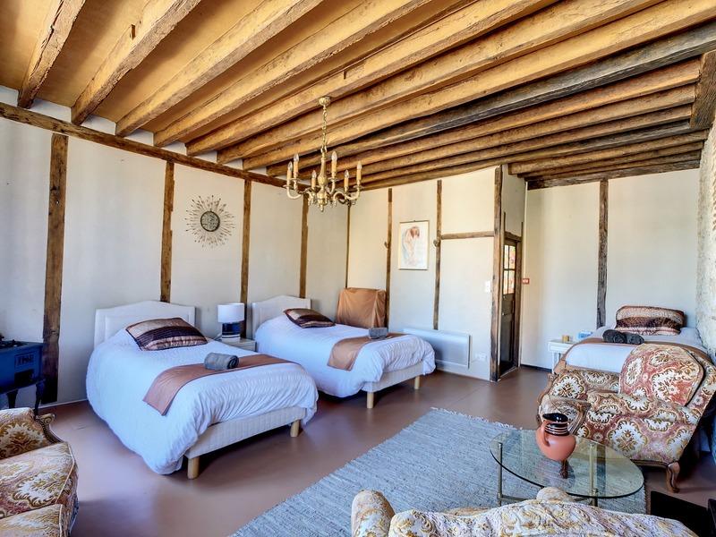 Maison - 216 m² - 9 pièces