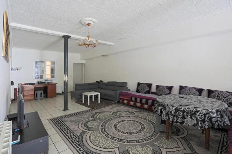 Maison - 250 m² - 7 pièces