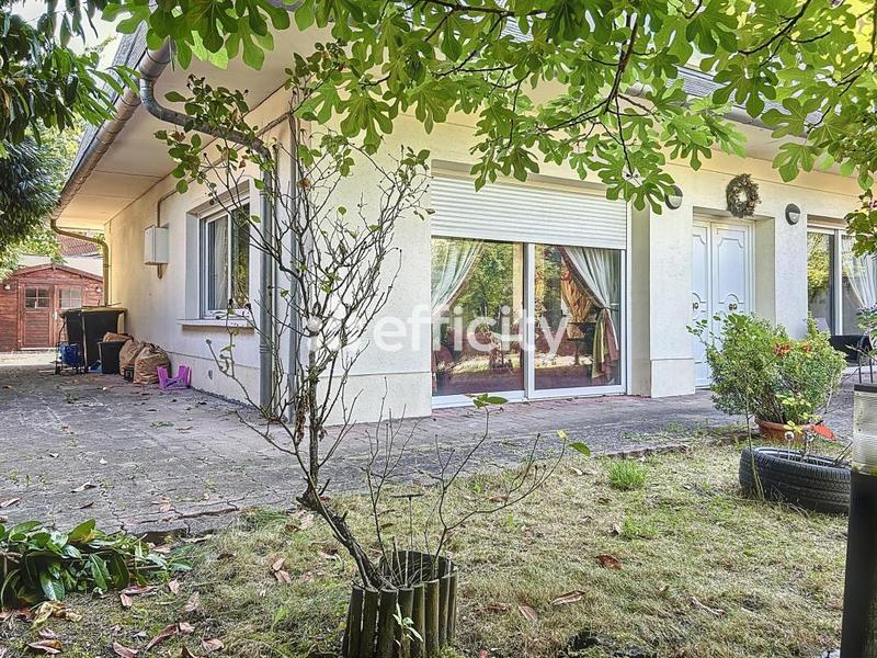 Maison - 240 m² - 7 pièces