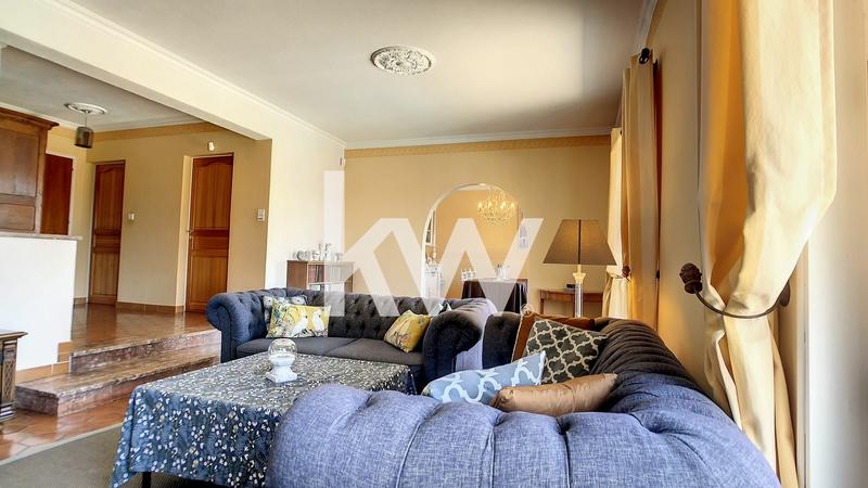 Maison - 225 m² - 6 pièces