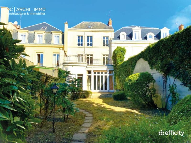 Maison - 360 m² - 10 pièces