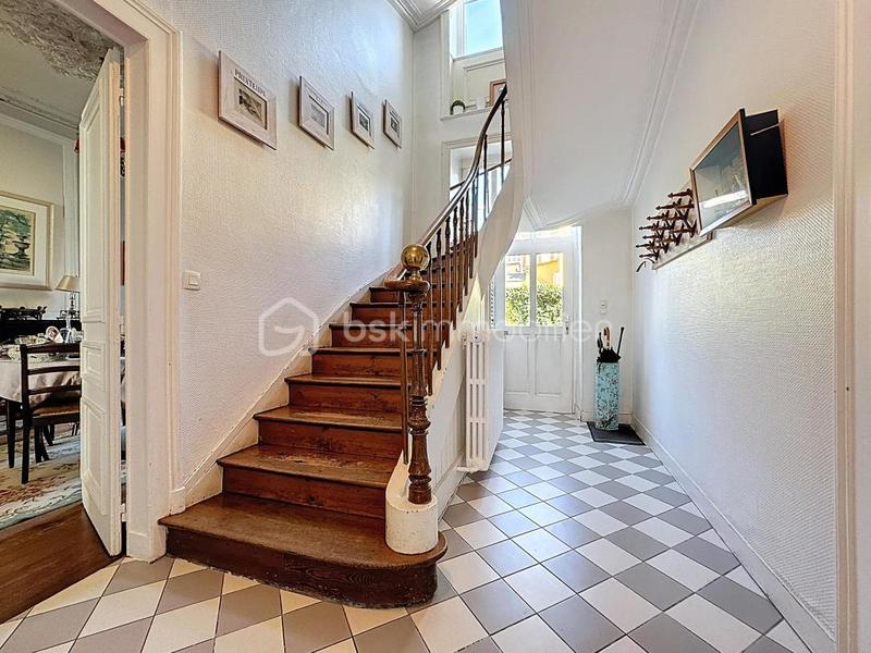 Maison de ville - 214 m² - 9 pièces