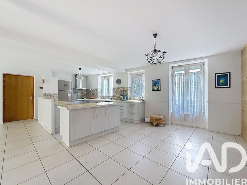 Maison - 201 m² - 7 pièces