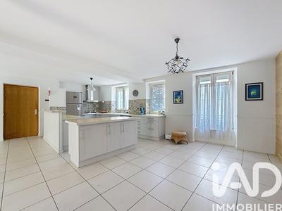 Maison - 201 m² - 7 pièces