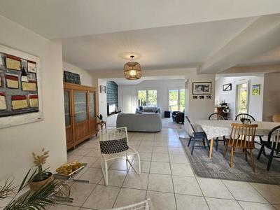 Maison - 204 m² - 9 pièces