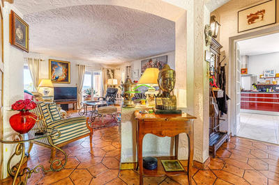 Maison - 298 m² - 9 pièces