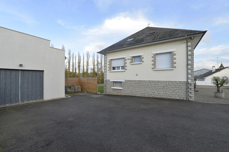 Maison - 166 m² - 8 pièces