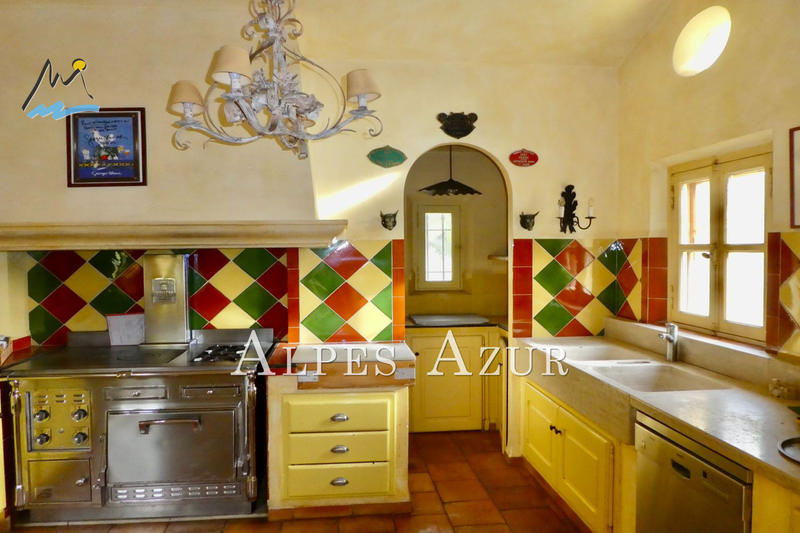 Villa - 251 m² - 5 pièces