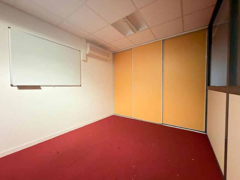 Bureau - 366 m² - 17 pièces