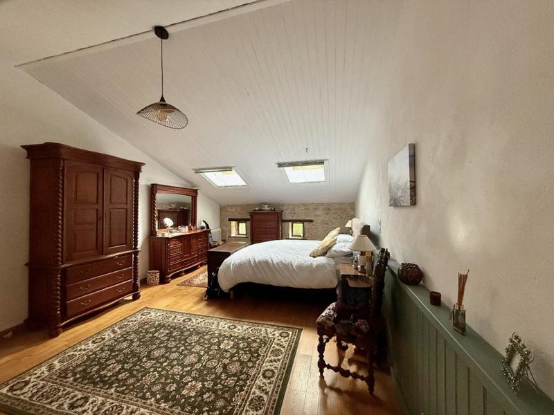 Maison - 214 m² - 8 pièces