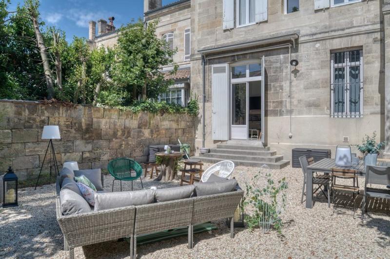 Maison - 251 m² - 12 pièces