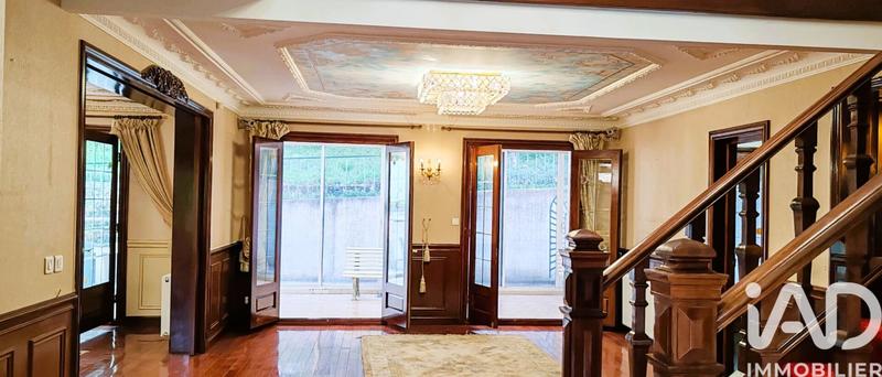 Maison - 300 m² - 12 pièces