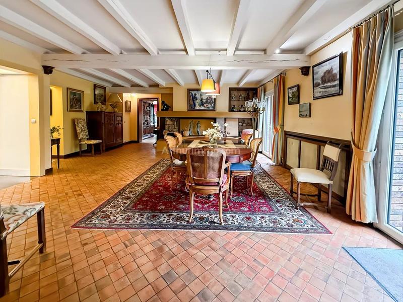 Maison - 291 m² - 9 pièces