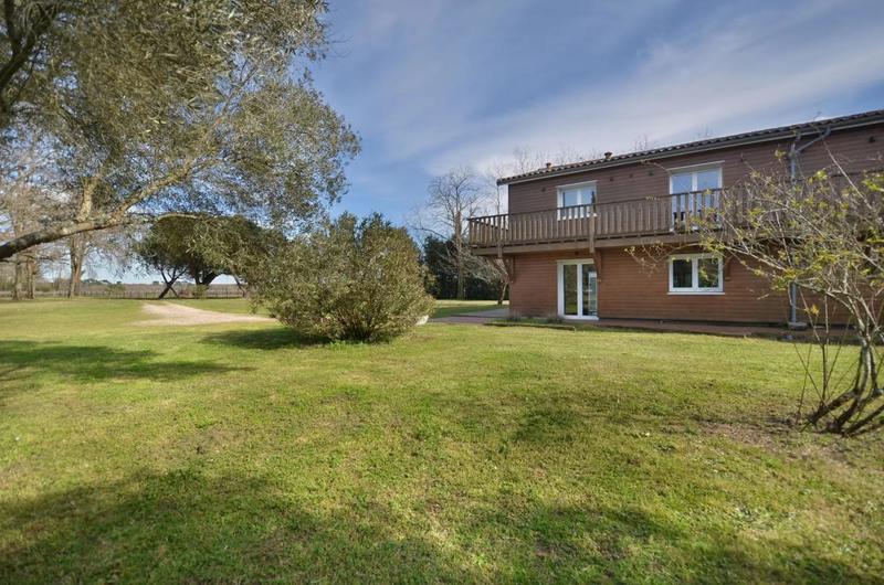 Maison - 318 m² - 12 pièces