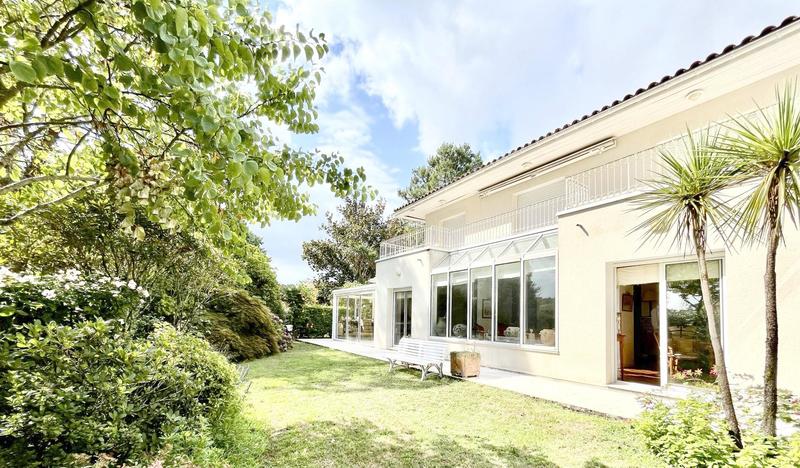 Villa - 222 m² - 6 pièces