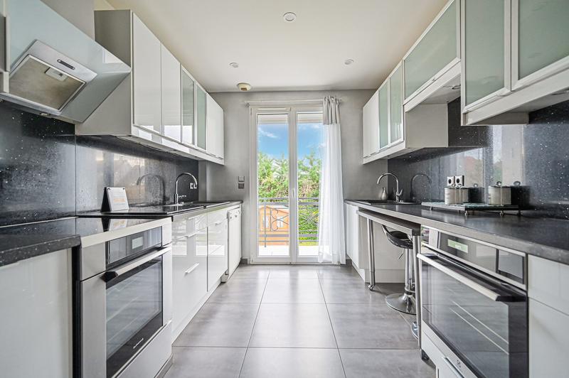 Maison contemporaine - 217 m² - 6 pièces