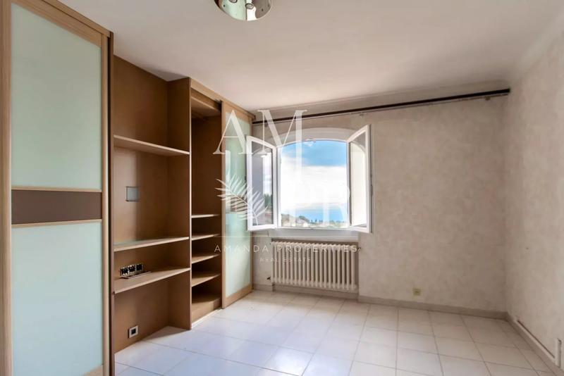 Maison - 237 m² - 7 pièces