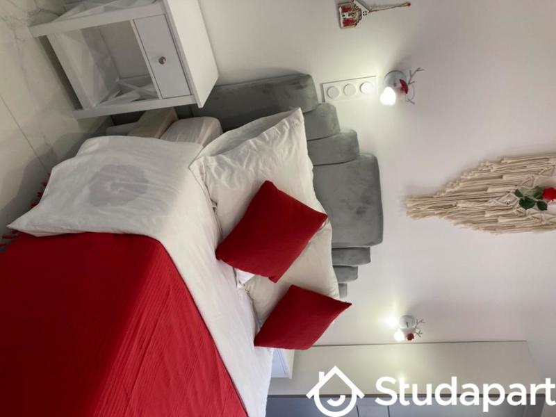 Chambre - 12 m² - 1 pièce