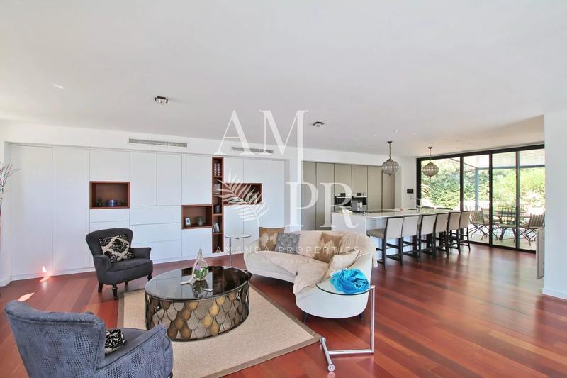 Villa - 230 m² - 8 pièces