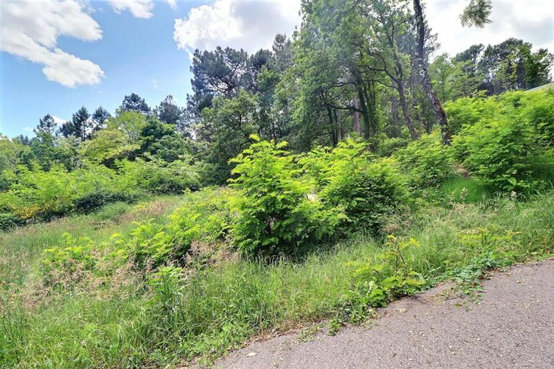 Terrain constructible - 1 748 m²