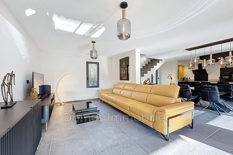 Maison - 152 m² - 6 pièces