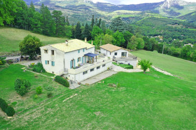 Demeure - 210 m² - 8 pièces