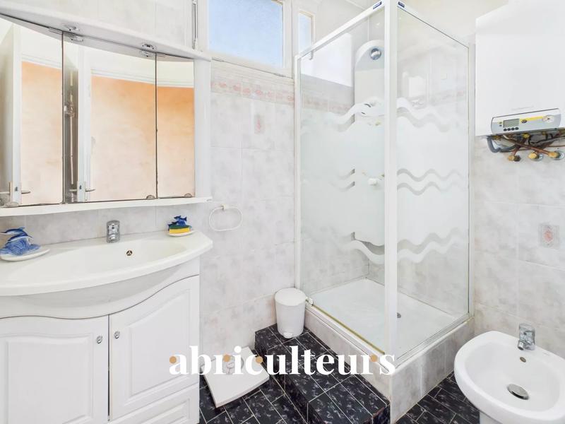 Appartement - 93 m² - 6 pièces