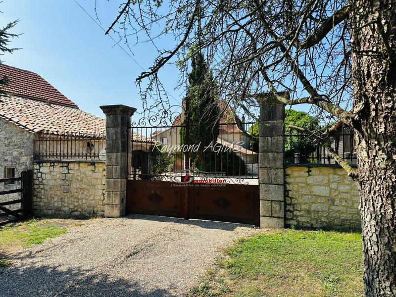 Maison - 390 m² - 14 pièces