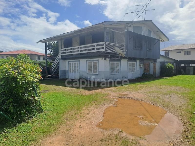 Maison - 338 m² - 8 pièces