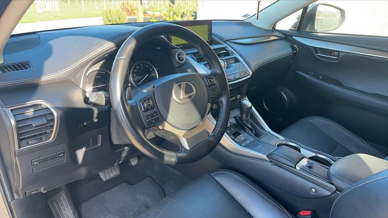 Lexus Nx 300h 2.5 Vvt-i 197 4wd E-Cvt Luxe